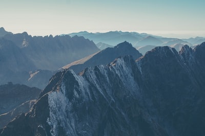 航空摄影的山脉白天
